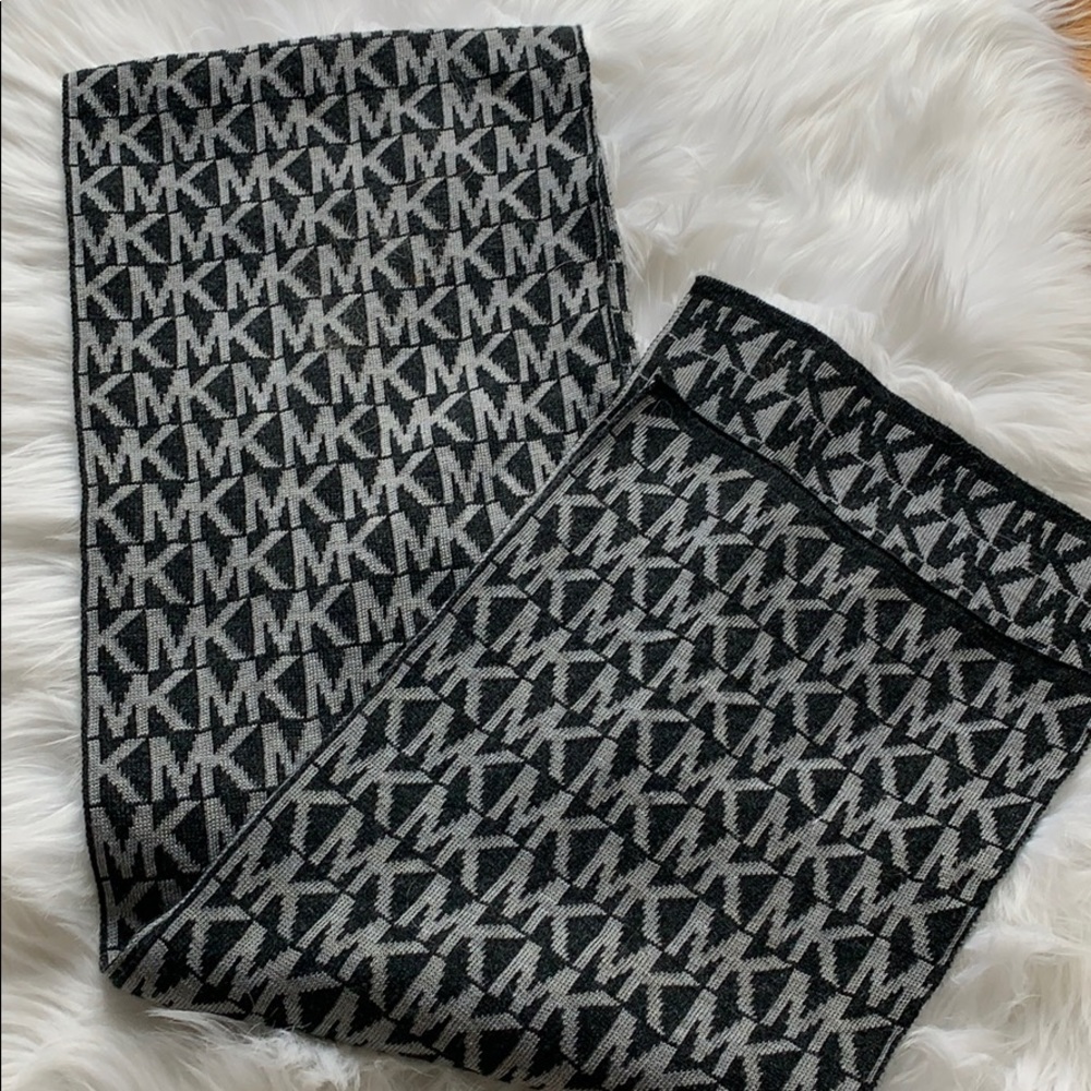 Michael Kors logo scarf